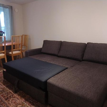 Kjellerleilighet I Fana Til Leie-Med Gratis Parkering Og Mange Kollektiv Reisemuligheter Bergen Buitenkant foto