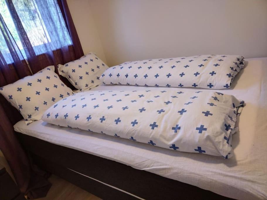 Kjellerleilighet I Fana Til Leie-Med Gratis Parkering Og Mange Kollektiv Reisemuligheter Bergen Buitenkant foto