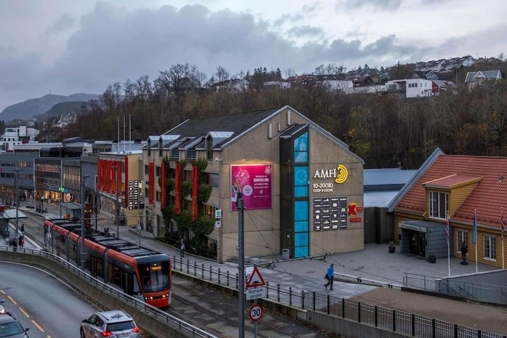 Kjellerleilighet I Fana Til Leie-Med Gratis Parkering Og Mange Kollektiv Reisemuligheter Bergen Buitenkant foto