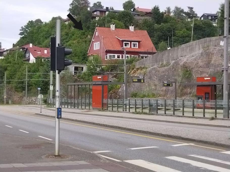 Kjellerleilighet I Fana Til Leie-Med Gratis Parkering Og Mange Kollektiv Reisemuligheter Bergen Buitenkant foto