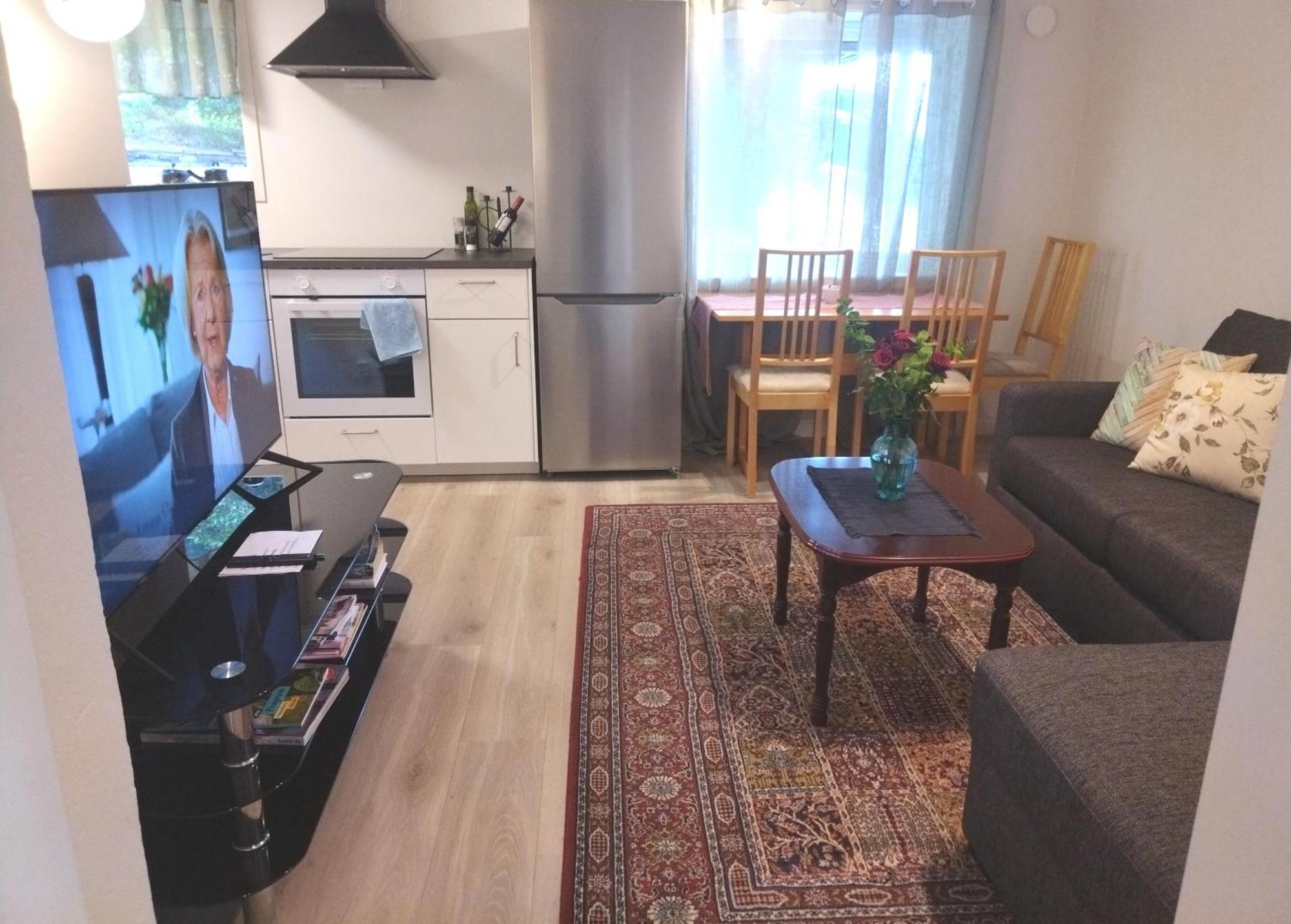 Kjellerleilighet I Fana Til Leie-Med Gratis Parkering Og Mange Kollektiv Reisemuligheter Bergen Buitenkant foto
