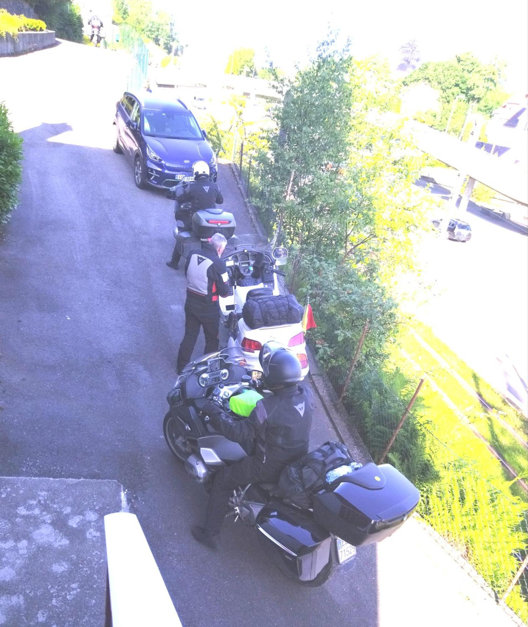 Kjellerleilighet I Fana Til Leie-Med Gratis Parkering Og Mange Kollektiv Reisemuligheter Bergen Buitenkant foto